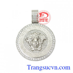 Mặt bạc nam mạnh mẽ được chế tác từ bạc chất lượng chế tác tinh xảo với những được nét chạm khắc đầy tinh tế.