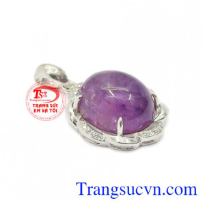 Đá thạch anh tím có nhiều công dụng cho sức khỏe và phong thủy cho người sở hữu.