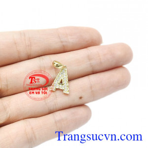 Mặt dây chữ A đẹp giúp người đeo càng thêm tự tin, nổi bật và khoe cá tính. Mặt dây chữ A đẹp