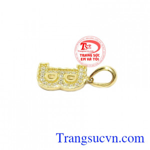 Không chỉ vậy, mặt dây chữ còn phù hợp làm quà tặng hoặc dùng làm mặt dây đôi với người bạn yêu thương. Mặt dây chữ B nổi bật