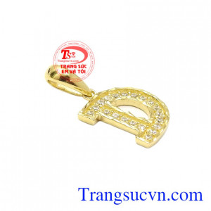 Sản phẩm khi kết hợp cùng dây chuyền vàng sẽ tạo sự thu hút xinh xắn và trẻ trung cho người đeo.