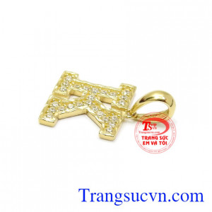Khi nhìn vào mặt chữ người đối diện có thể dễ dàng nhận biết được tên của họ hoặc có thể là người thương của người đeo.