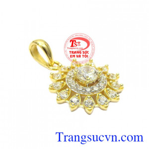 Mặt dây chuyền nữ vàng thiết kế tinh tế, độc đáo công nghệ cao