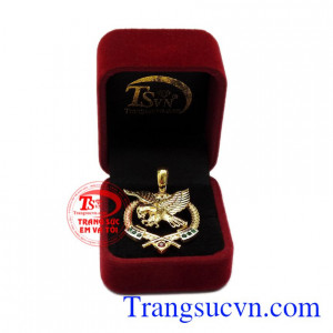 Khi mua mặt dây chuyền vàng sẽ được tặng kèm hộp đựng sang trọng. Mặt dây chuyền nam đại bàng