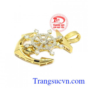 Mặt dây nam vàng mạnh mẽ phù hợp nhiều kiểu dây chuyền tạo nên phong cách riêng biệt và cá tính