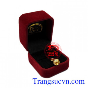 Mặt dây nữ giúp phái đẹp càng thêm quyến rũ.