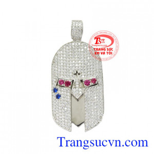 Mặt dây vàng trắng dũng mãnh là một sản phẩm mới của trang sức Em và Tôi với thiết kế độc đáo, cách đính đá  tinh tế khiến cho sản phẩm trở nên hợp thời trang.