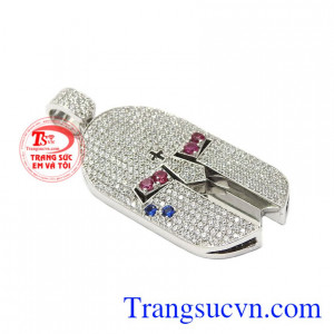 Chiếc mặt dây sẽ là món quà đầy mong chờ để dành tặng cho người thương yêu.