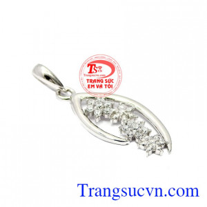 Mặt dây chuyền nữ vàng nhập khẩu Korea tôn lên sự nhẹ nhàng, sang trọng và duyên dáng cho người đeo