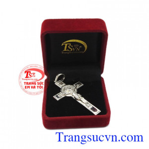 Mặt thánh giá bạc cứu rỗi thích hợp dành cho nhiều độ tuổi. 