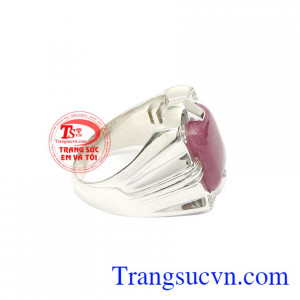 Bạn có thể kết hợp cùng nhiều trang phục khác nhau. Nhẫn bạc nam ruby thiên nhiên