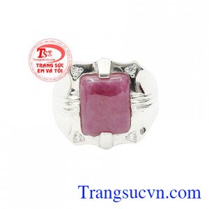 Nhẫn bạc nam ruby thiên nhiên với phong cách nam tính, mạnh mẽ mang lại cho người dùng một sản phẩm ưng ý.