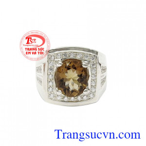 Nhẫn bạc nam thạch anh khói đẹp được chế tác theo công nghệ 3D mang đến nét đẹp sang trọng và lịch lãm. 