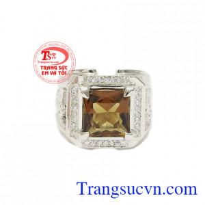 Nhẫn bạc nam thạch anh khói long phụng mang phong cách trẻ trung và nam tính.
