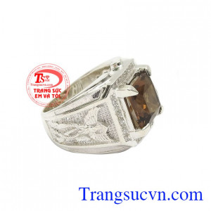 Từng thiết kế được chạm khắc tinh tế, tinh xảo giúp cho người dùng càng thêm phong cách. Nhẫn bạc nam thạch anh khói long phụng