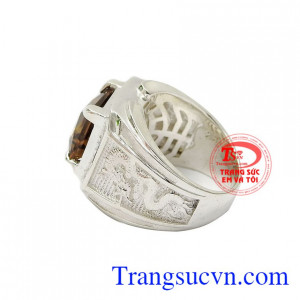 Sản phẩm gắn đá thạch anh khói vừa hợp mệnh vừa sang trọng. Nhẫn bạc nam thạch anh khói long phụng