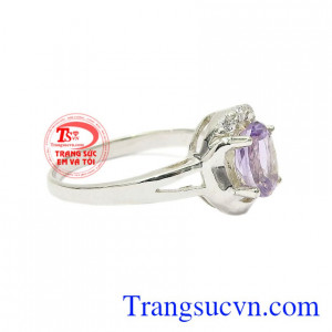 Sản phẩm sẽ là sự lựa chọn hoàn hảo để làm quà tặng cho các nàng mang mệnh Hỏa và Thổ.