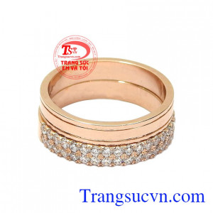 Đôi nhẫn cưới này chính là niềm hạnh phúc, trao yêu thương của cô dâu và chú rể.