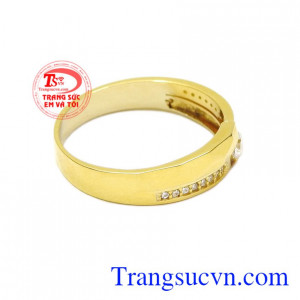 Thiết kế trẻ trung giúp phái mạnh thêm tự tin và bản lĩnh. Nhẫn nam công danh