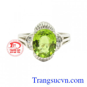 Chiếc nhẫn sẽ là sự lựa chọn tuyệt vời để làm quà tặng cho người thân bạn bè với ý nghĩa cầu chúc sự may mắn.