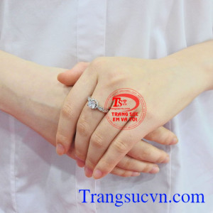 Nhẫn nữ vàng trắng thục nữ chất lượng, giao hàng tận nơi, bảo hành uy tín.