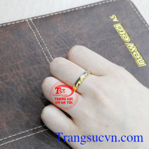 Nhẫn vàng thời thượng uy tín.