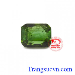 Đá Tourmalin mang lại nhiều lợi ích cả về phong thủy lẫn sức khỏe, đem đến cho người dùng sự sung túc, thịnh vượng.