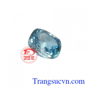 Zircon thường được gắn làm đá chủ cho những món trang sức đắt tiền mang lại vẻ quyền quý, trang trọng cho người đeo. 