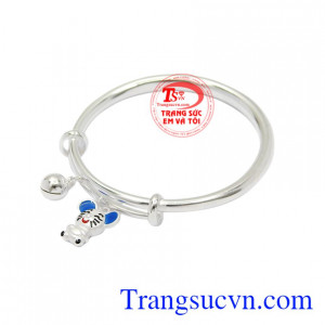 Với thiết kế kiểu dáng hình chú chuột tinh nghịch tạo nên một sản phẩm vô cùng bắt mắt và đáng yêu.