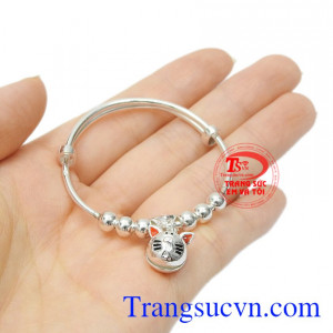 Vòng bạc trẻ em yêu thương đảm bảo chất lượng cho khách hàng.