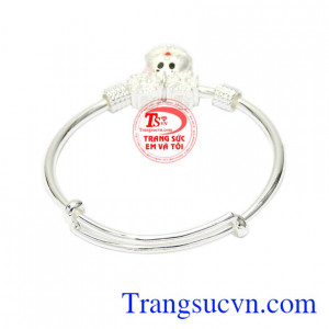Từ lâu trang sức bạc đã quá thông dụng và được ưa chuộng với mọi người bởi những tác dụng thần kì đem lại sức khỏe cho bé.