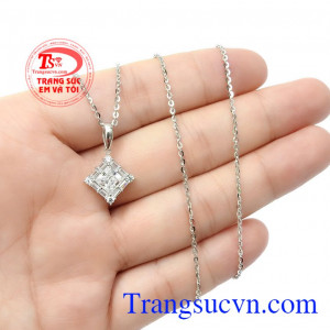 Là dòng sản phẩm rất được phái đẹp ưa chuộng, là món quà tặng tuyệt vời vào những dịp ý nghĩa,Bộ dây vàng trắng độc đáo