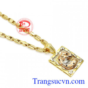 Bộ mặt dây rất dễ dàng kết hợp cùng quần áo, tạo điểm nhấn cho phong cách thời trang.