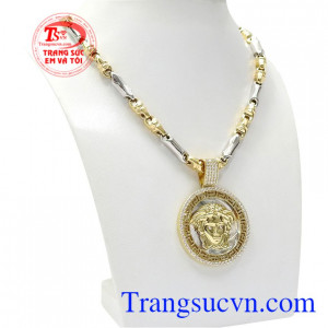 Từng đường nét chế tác tạo độc sáng bóng thu hút ánh nhìn của người đối diện.