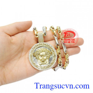 Không những vậy bộ sản phẩm còn dễ kết hợp cùng nhiều trang phục khác nhau.