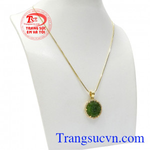 Với kiểu dáng nhẹ nhàng, tinh tế mang đến cho phái đẹp sự nữ tính nhưng không kém phần sang trọng và nổi bật,Bộ trang sức Jadeite hoa mai