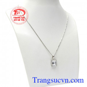 Bộ dây là sự kết hợp giữa mặt dây nhập khẩu Hàn Quốc và dây chuyền Italy tạo nên sự tinh tế, đẳng cấp cho sản phẩm,Bộ trang sức nữ vàng trắng sang trọng