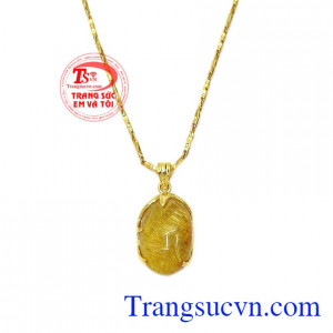 Thạch anh tóc vàng phù hợp với người mệnh kim và mệnh thổ, mang đến nhiều may mắn và tài lộc cho gia chủ. Bộ trang sức thạch anh tóc ấn tượng