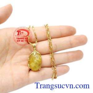 Được kết hợp vàng tây và đá thạch anh tóc vàng, bộ trang sức càng thêm sang trọng hơn. Bộ trang sức thạch anh tóc ấn tượng