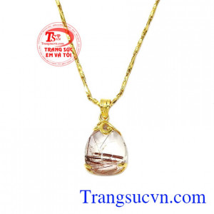 Bộ trang sức thạch anh tóc cao quý được rất nhiều khách hàng yêu thích và lựa chọn.