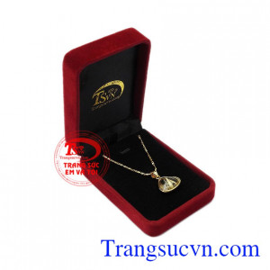 Bộ trang sức thạch anh tóc tài lộc chính là món quà ý nghĩa để dành tặng cho người thân và bạn bè của mình.