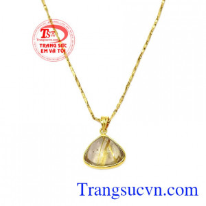 Ngoài ra, đá thạch anh tóc còn có tác dụng tăng cường hệ miễn dịch, cải thiện sức khỏe. Bộ trang sức thạch anh tóc tài lộc