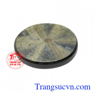 Không những vậy viên đá này còn được nhiều người truyền tai nhau về những lợi ích về phong thủy và sức khỏe mà chúng đem lại.