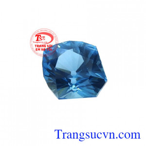 Topaz tiếng Hy Lạp có nghĩa là Tìm kiếm, theo ngôn ngữ Phạn cổ topaz có nghĩa là lửa.