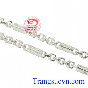 Dây chuyền bạc không chỉ là trang sức vừa đem lại nhiều sức khỏe cho người đeo.