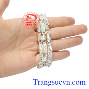 Dây chuyền bạc thành đạt giao hàng toàn quốc, uy tín hàng đầu.