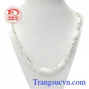 Dây chuyền nam bạc tài tử sẽ là sự lựa chọn sáng suốt dành cho những chàng trai nam tính, thích sự khỏe khoắn.