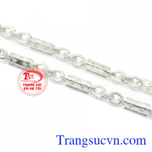 Không những thế sản phẩm còn có những công dụng tuyệt vời trong việc cản gió, kháng khuẩn.