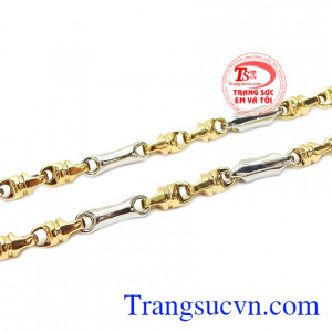 Được chế tác từ chất liệu vàng 18k giúp người dùng luôn yên tâm về độ bền đẹp. Dây chuyền nam bản lĩnh