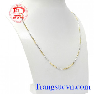 Kiểu chế tác tinh xảo từng đường nét sáng bóng, mẫu mã hợp thời trang.